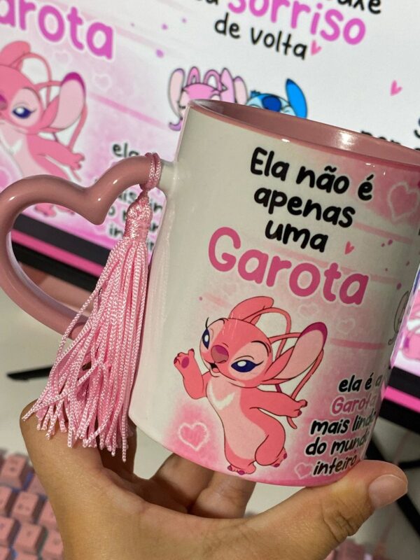 Arte Caneca Ela Não É Apenas Uma Garota - Angel Stitch
