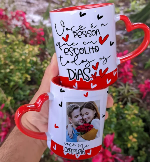 Transforme Canecas em Presentes de Amor com Artes Editáveis